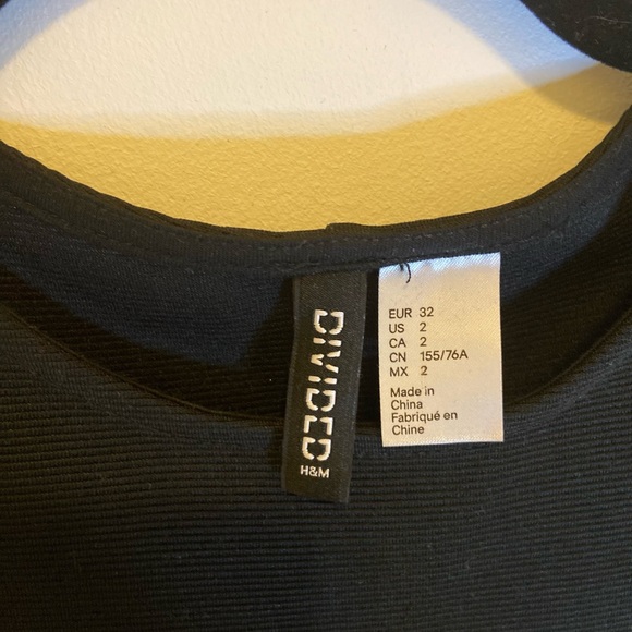 NWOT H&M off the shoulder flattering bodycon dress, ribbed fabric, size 2 - Picture 6 of 6